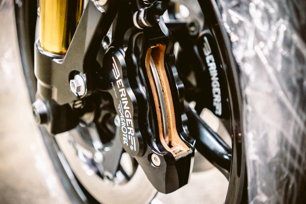 Gros plan étrier de frein Honda FX650 préparée - Atelier Mécaservices92
