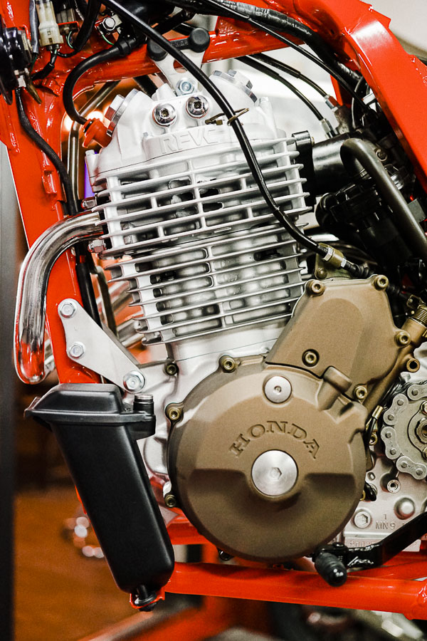 moteur de la moto HONDA-NX650-dominator