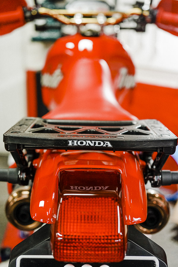 photo de la moto HONDA-NX650- dominator vue de l'arrière